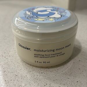 Glossier Moisturizing Moon Mask